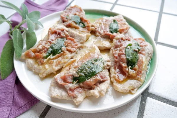 Jak jsou připraveny římské saltimbocca: původní recept