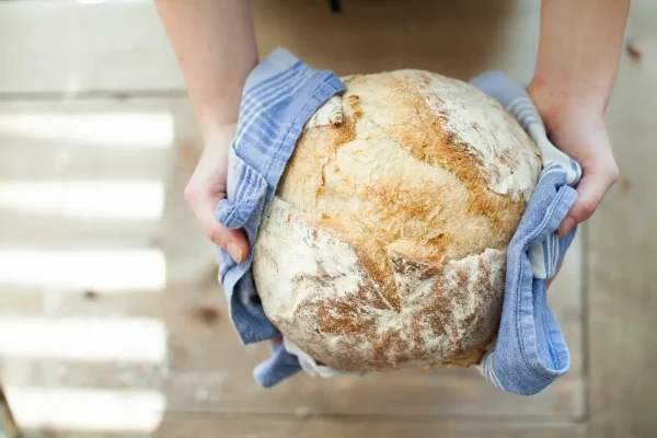 4 kroky k výrobě chleba doma bez těsta: Zde je návod postupovat