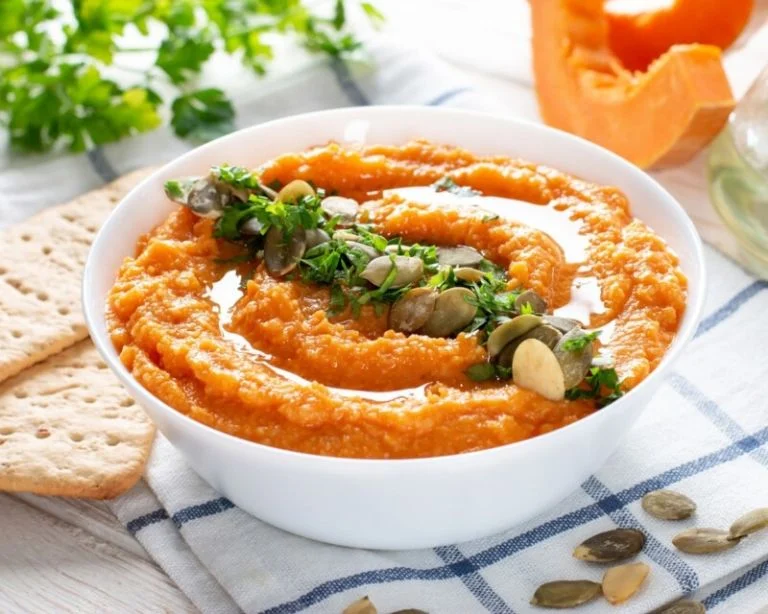 Dýňový hummus: připravte si ho snadno podle tohoto receptu, který je ideální na neděli.