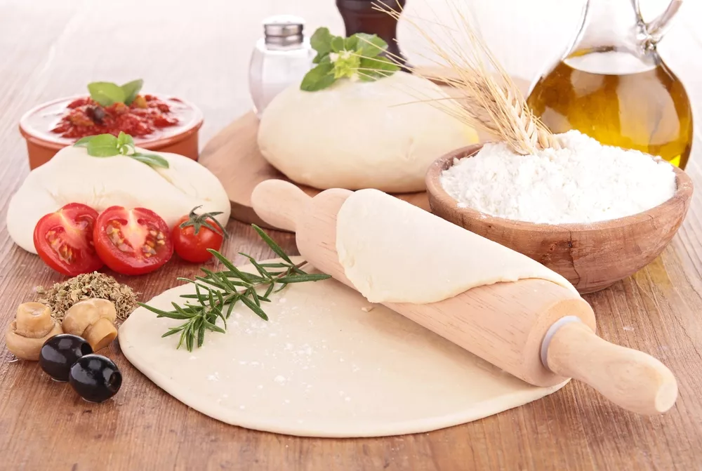Pizza těsto - nejjednodušší recept na světě. Připravte lahodnou večeři za půl hodiny
