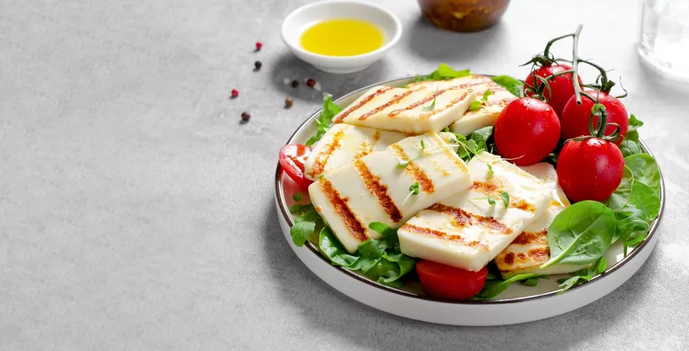 Mokré Halloumi už nikdy! Šéfkuchař odhalil trik pro dokonale křupavý sýr